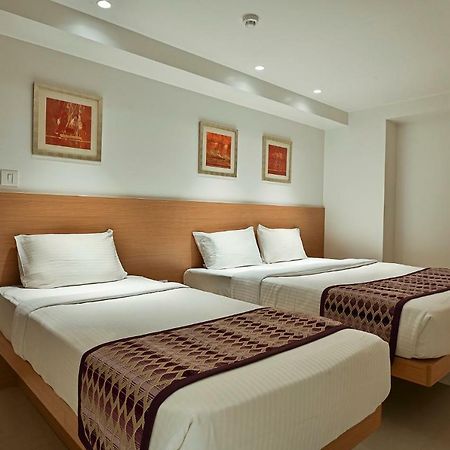Hotel Leafio-Near Airport Мумбаи Экстерьер фото
