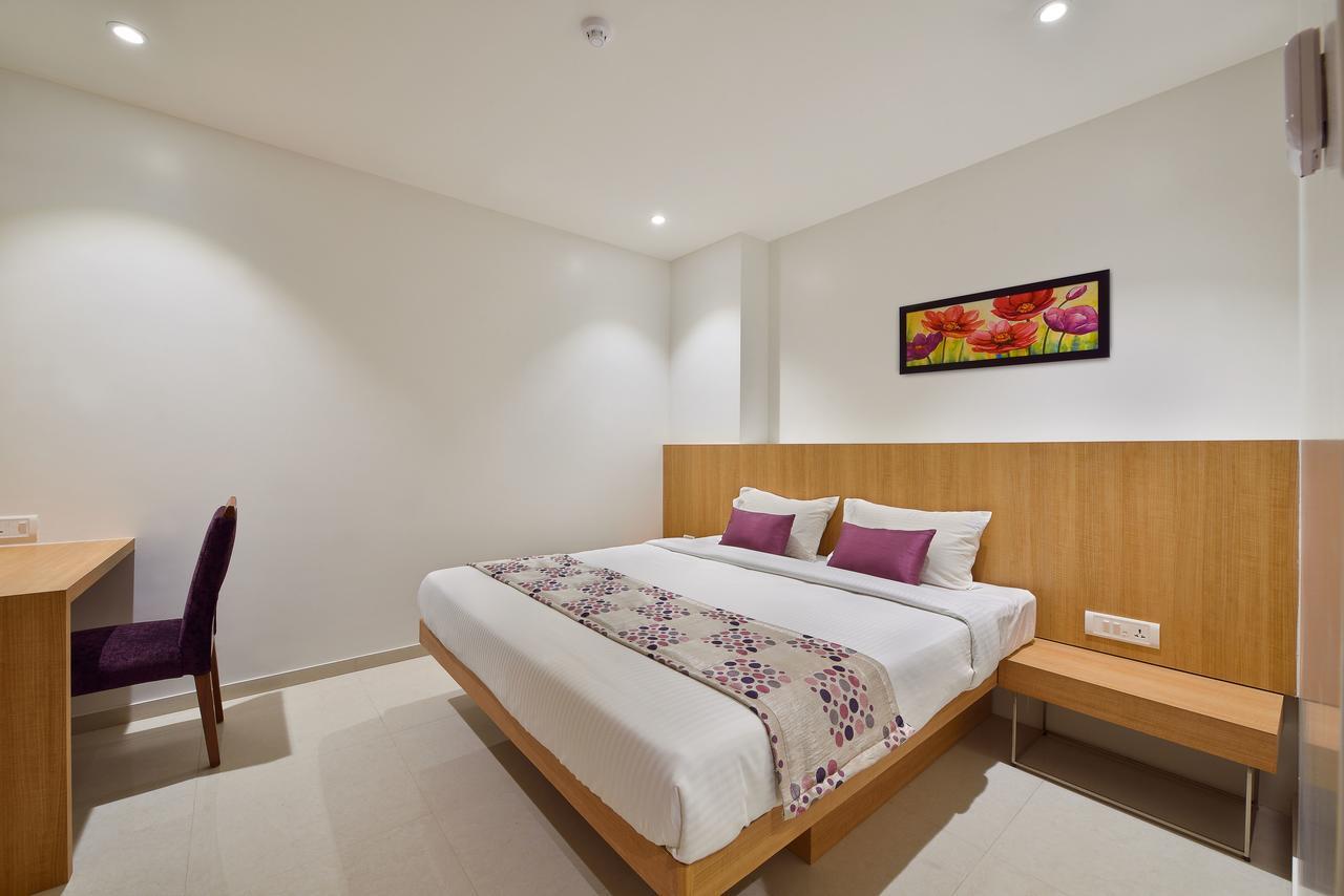 Hotel Leafio-Near Airport Мумбаи Экстерьер фото