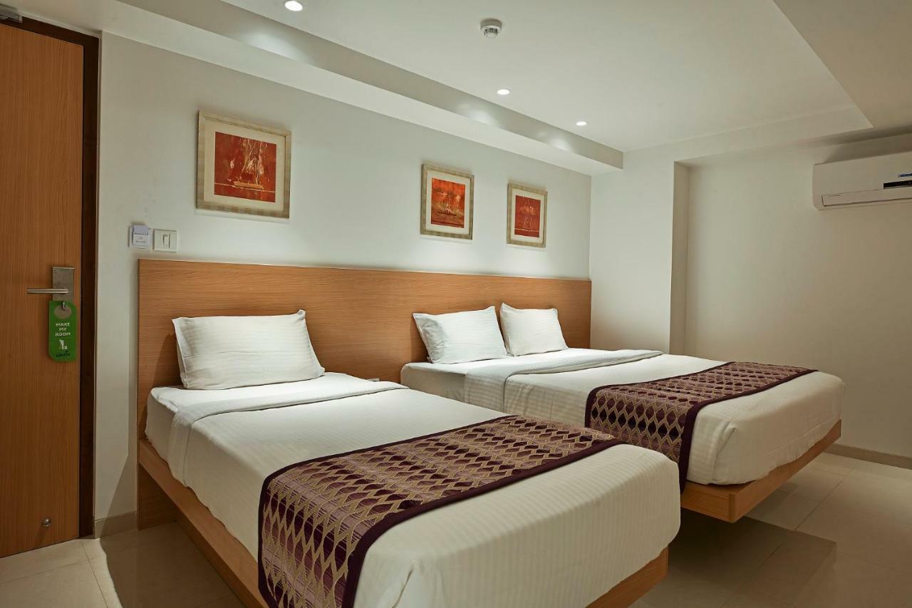 Hotel Leafio-Near Airport Мумбаи Экстерьер фото