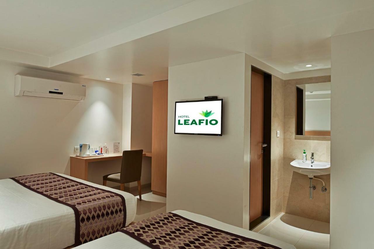 Hotel Leafio-Near Airport Мумбаи Экстерьер фото